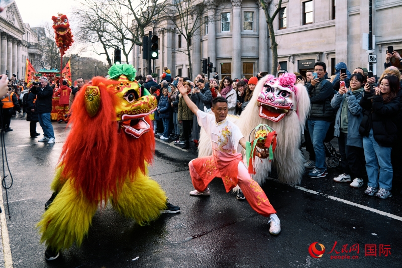 倫敦新春慶典現(xiàn)場。人民網(wǎng) 郭錦標、楊浩鵬攝