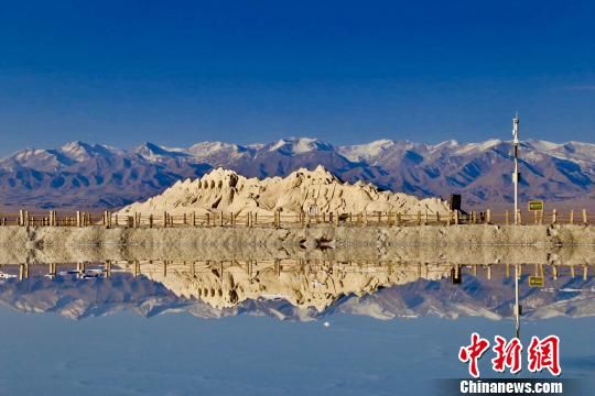 圖為“青海茶卡鹽湖”景區(qū)。（資料圖）　張?zhí)砀！z