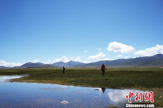 游客體驗在藏徒步：一面是雪域美景，一面是城市巨變