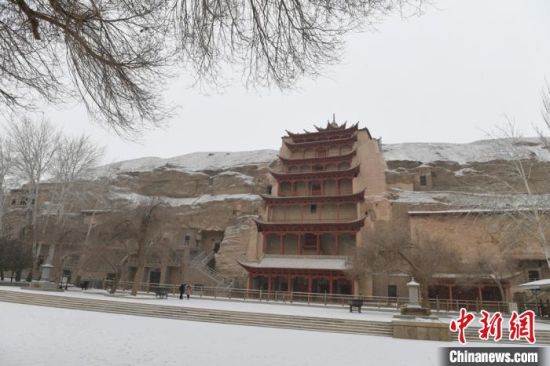 圖為2017年1月拍攝的莫高窟九層樓雪景。(資料圖) 楊艷敏 攝