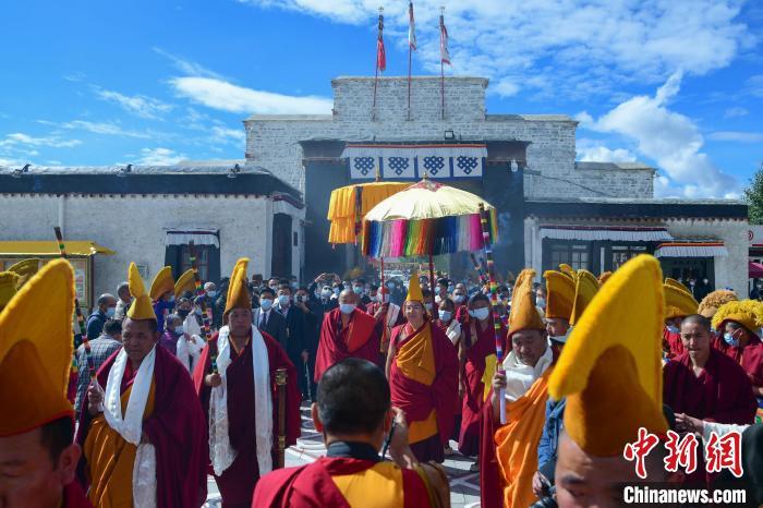 8月8日，全國政協(xié)常委、中國佛教協(xié)會(huì)副會(huì)長、中國佛協(xié)西藏分會(huì)會(huì)長班禪額爾德尼·確吉杰布從拉薩回到駐錫地扎什倫布寺。 <a target='_blank' ><p  align=