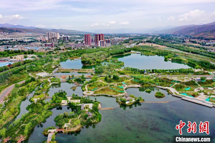 西北城市西寧立生態(tài)文明高地新典范：“一城山水、百園千姿”