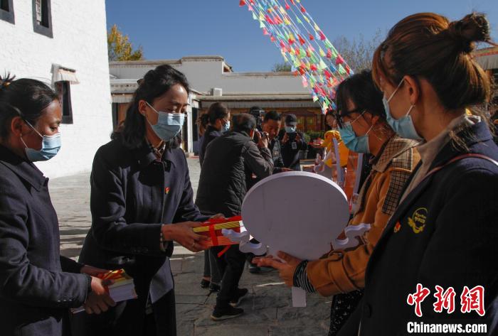 西藏布達(dá)拉宮雪城聯(lián)合學(xué)校啟動(dòng)愛國(guó)主義實(shí)踐教育