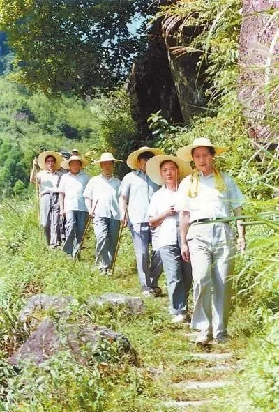 1989年7月，習近平在壽寧縣山村。