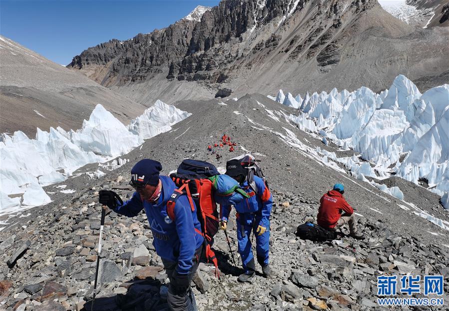 （2020珠峰高程測量）（2）2020珠峰高程測量登山隊抵達(dá)海拔6500米的前進(jìn)營地