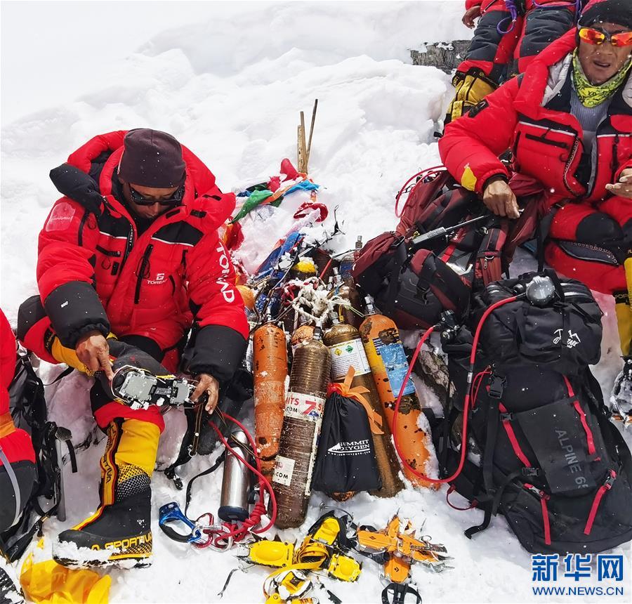 （2020珠峰高程測量）（2）珠峰高程測量登山隊撤回前進營地 登頂日期將再調(diào)整