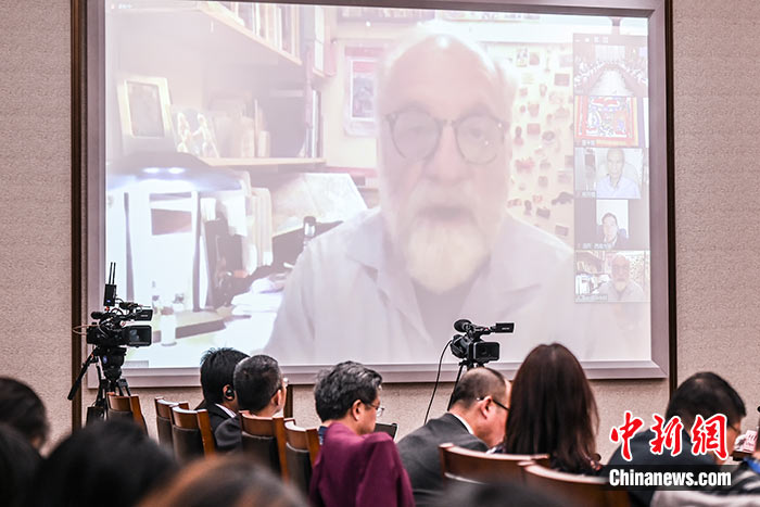 5月16日，由中國社會科學(xué)院西藏智庫、中國社會科學(xué)院民族學(xué)與人類學(xué)研究所主辦的第五屆西藏智庫國際論壇在北京舉行。美國紐約州立大學(xué)教授譚·戈倫夫在主旨演講中表示，自20世紀80年代以來，西方學(xué)者對西藏研究的范圍逐漸擴大，但西藏的語言和宗教仍然是最吸引西方學(xué)者的研究領(lǐng)域。 <a target='_blank' ><p  align=