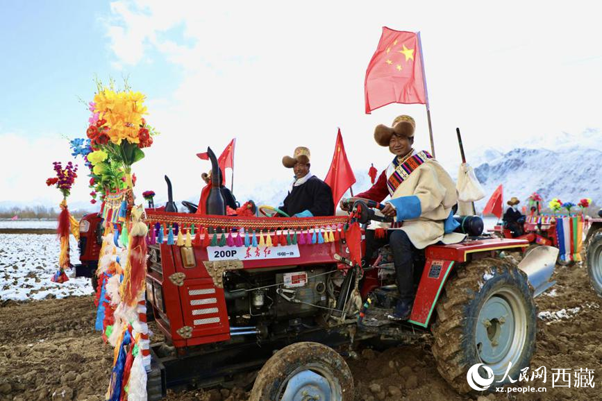 拉薩市墨竹工卡縣唐加鄉(xiāng)莫沖村的春耕儀式現(xiàn)場。人民網(wǎng) 次仁羅布攝